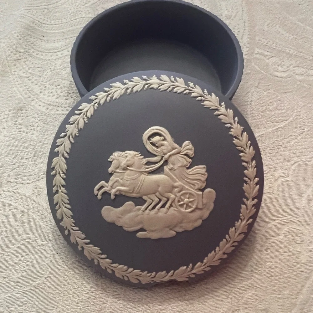 Blue and Cream Decorative Box (CHIPPED LID)
